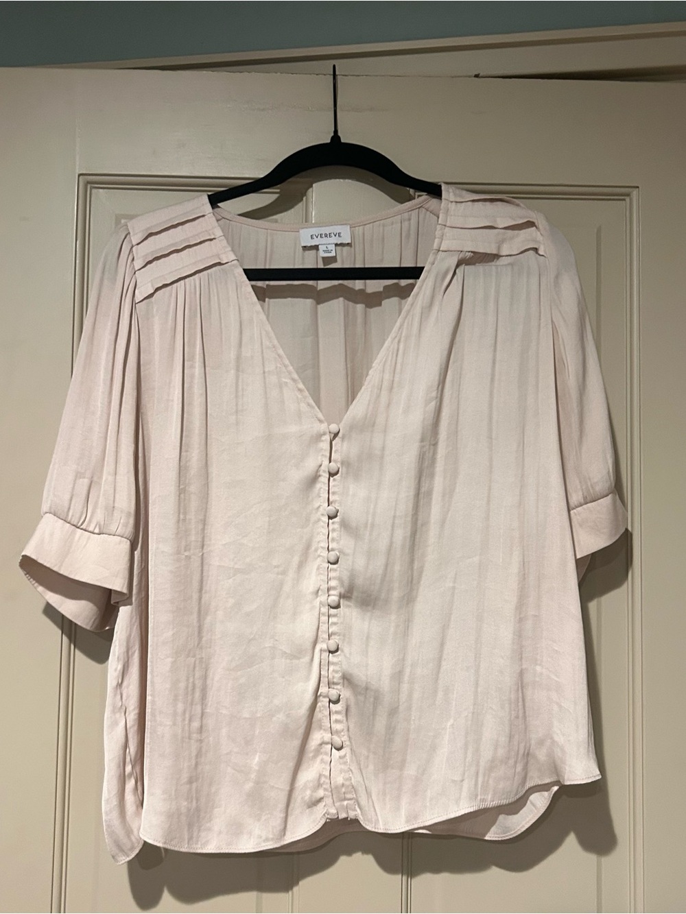 Evereve Women's Cream Button-Front V-Neck Top